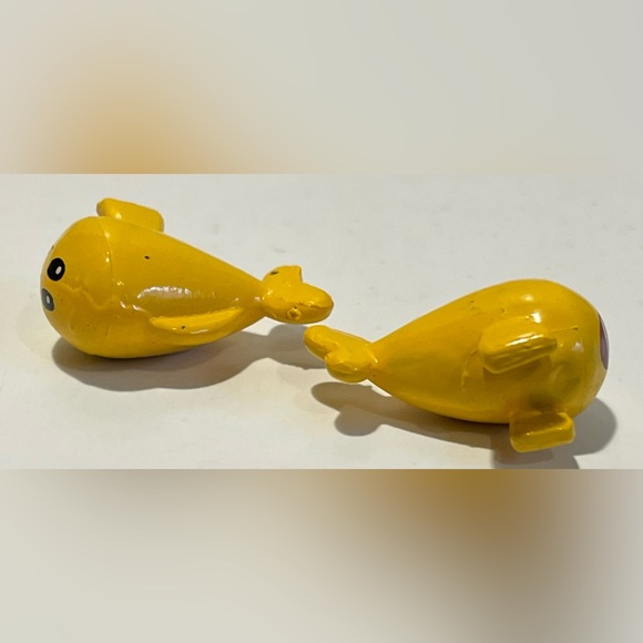 2 Vintage Bubble Guppies Small Toys Action Figures Toys - Cake Topper - Diorama - Picture 5 of 5